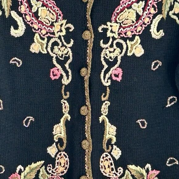 Heirloom Collectibles Floral Embroidered Pearl Black Button Up Women Size M - Picture 3 of 16